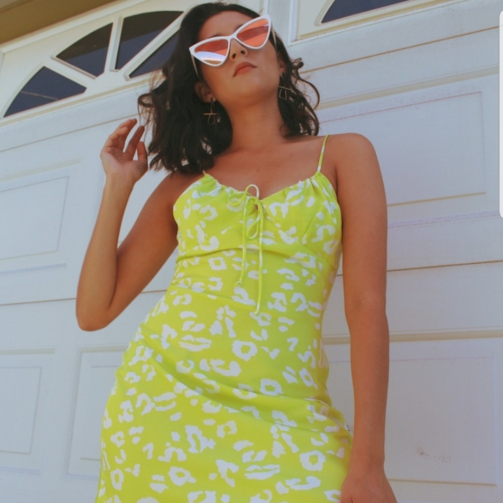 🆕️//The Ziggy// Neon green dress - Picture 4 of 7